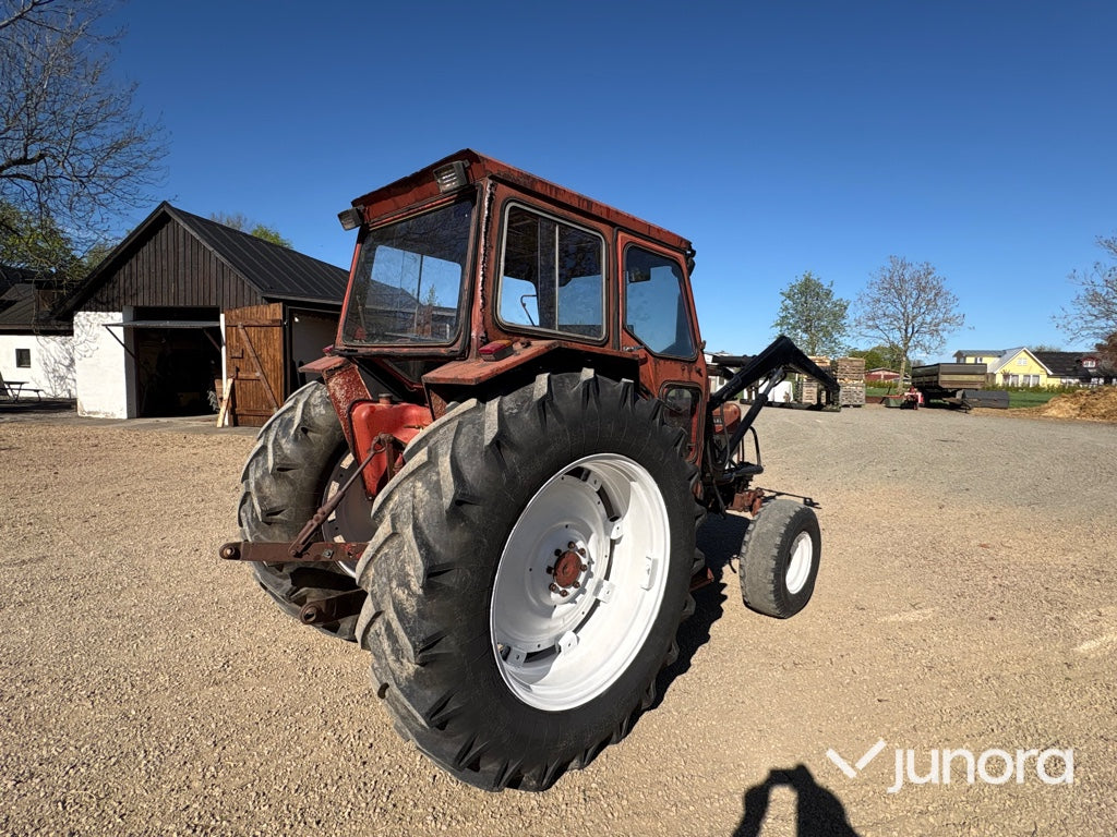 Traktor International 674 65hk