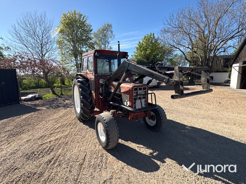 Traktor International 674 65hk