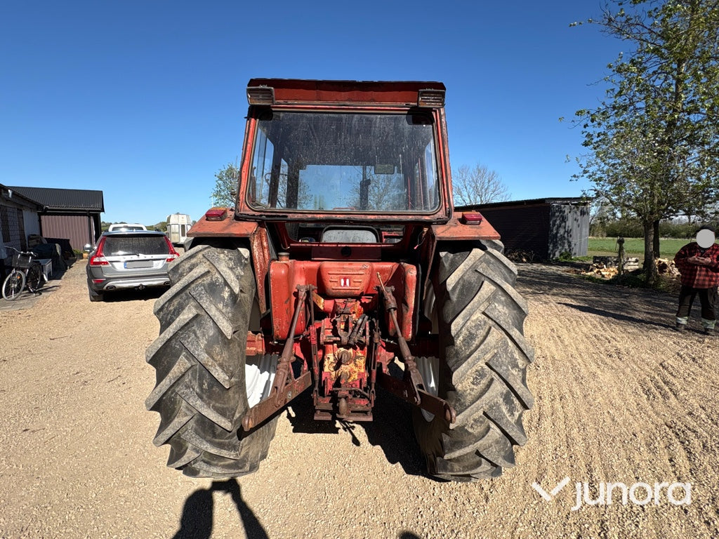 Traktor International 674 65hk