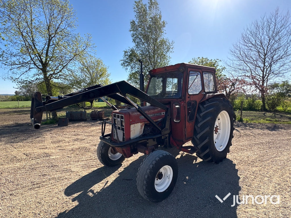 Traktor International 674 65hk