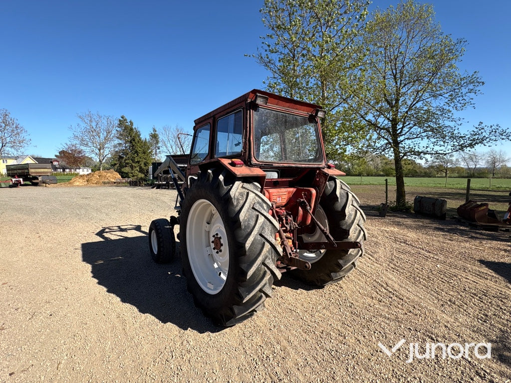 Traktor International 674 65hk
