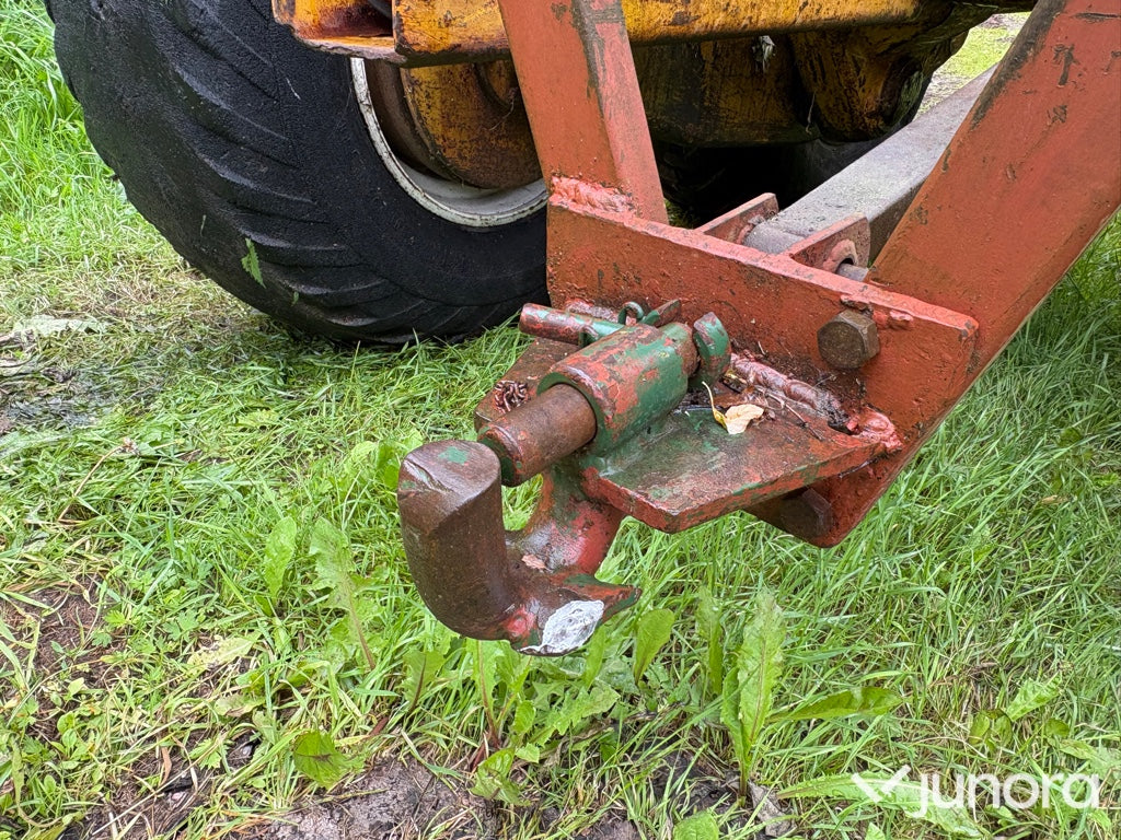 Skogsvagn med kran