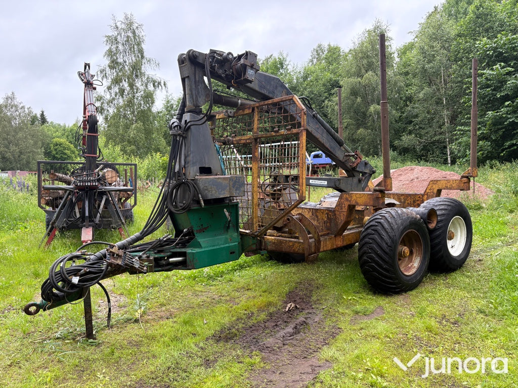 Skogsvagn med kran