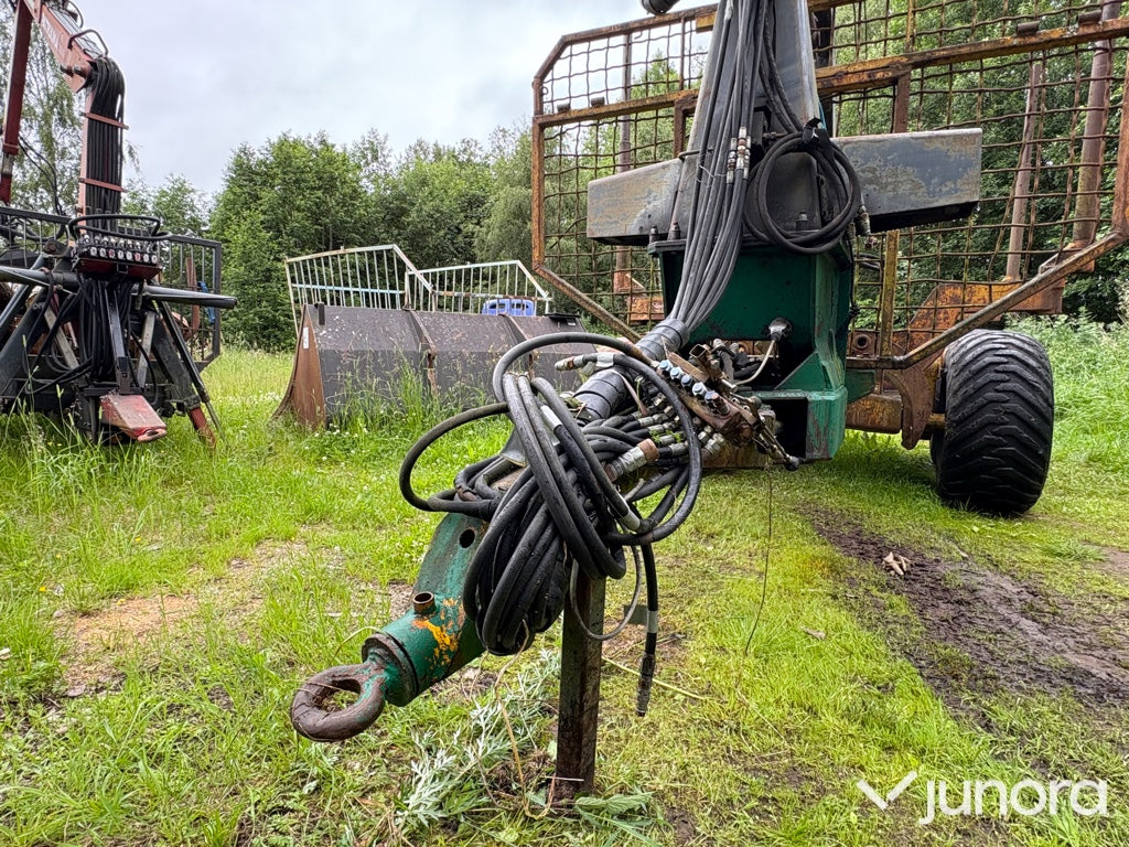 Skogsvagn med kran