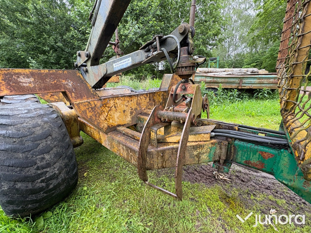 Skogsvagn med kran