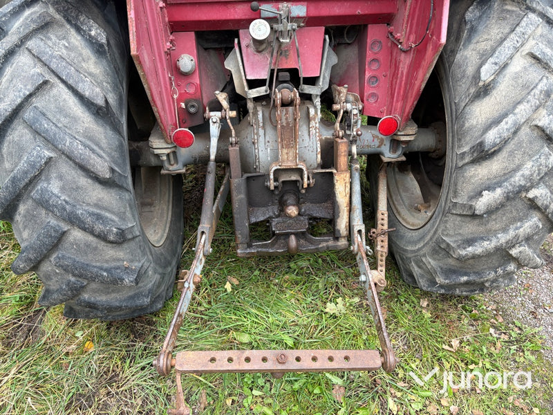 Traktor Massey Ferguson 550-2 med lastare