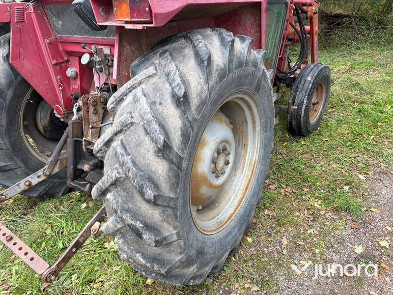 Traktor Massey Ferguson 550-2 med lastare