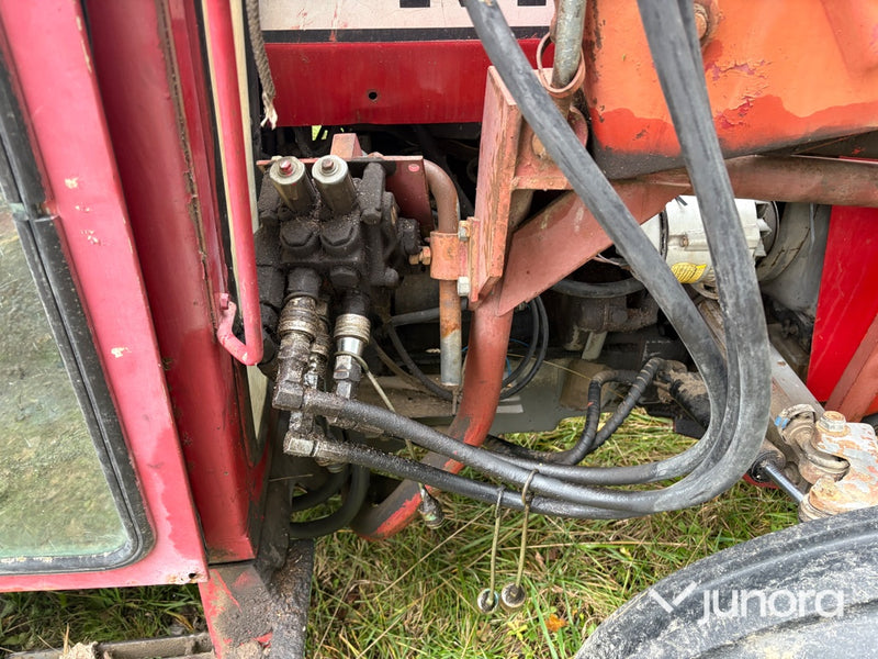 Traktor Massey Ferguson 550-2 med lastare