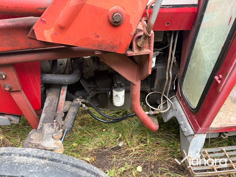 Traktor Massey Ferguson 550-2 med lastare