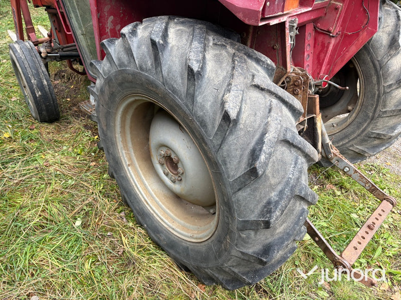 Traktor Massey Ferguson 550-2 med lastare