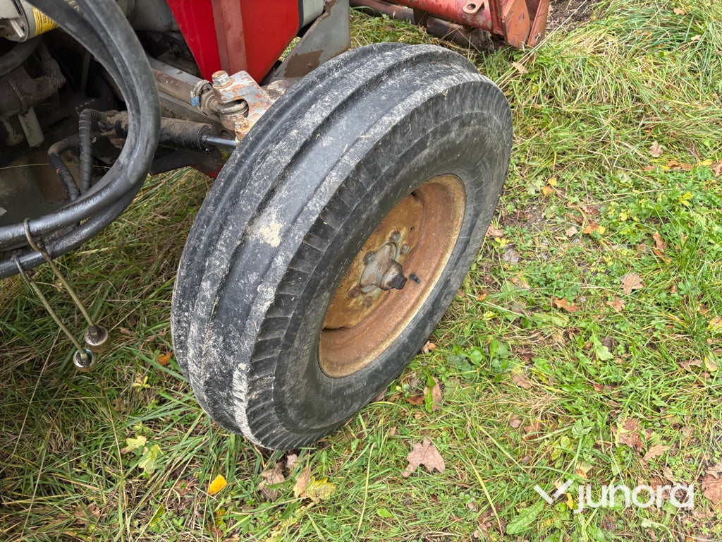Traktor - Massey Ferguson 550-2 med lastare