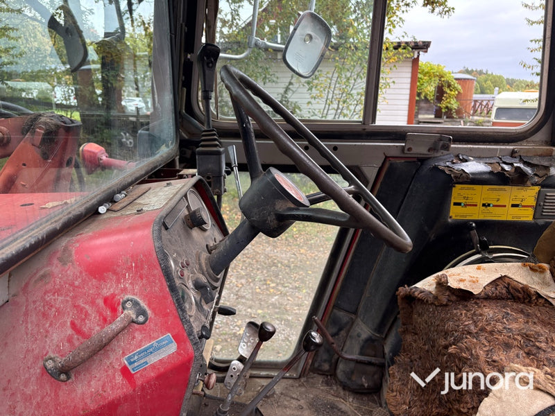 Traktor Massey Ferguson 550-2 med lastare