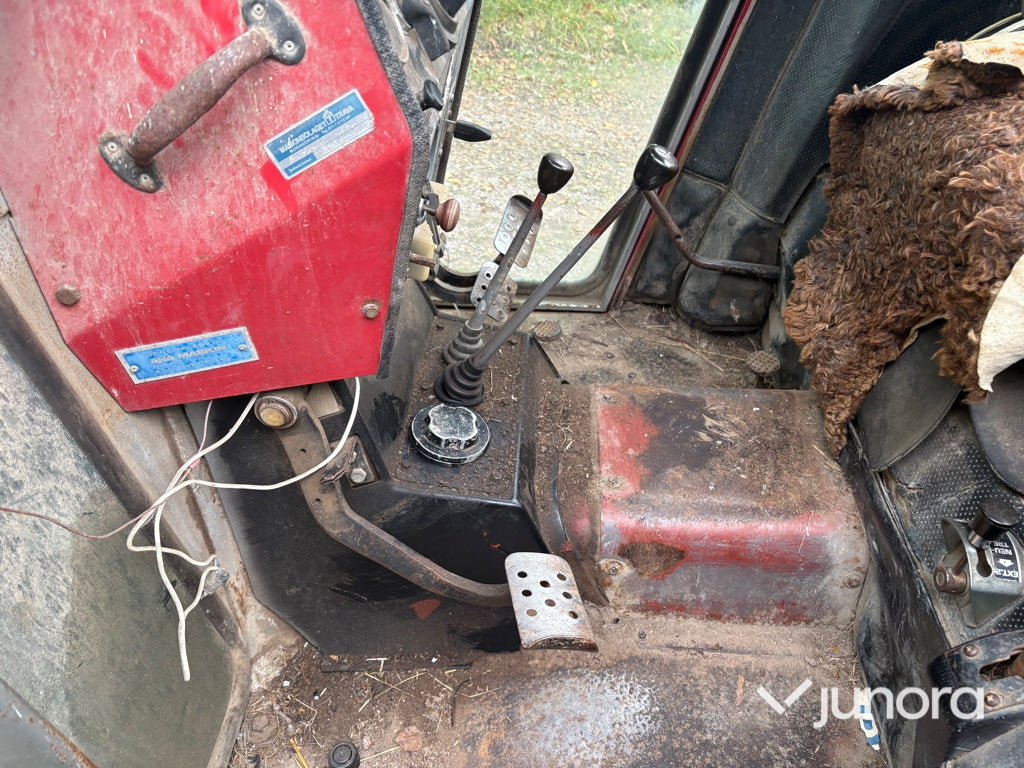 Traktor - Massey Ferguson 550-2 med lastare