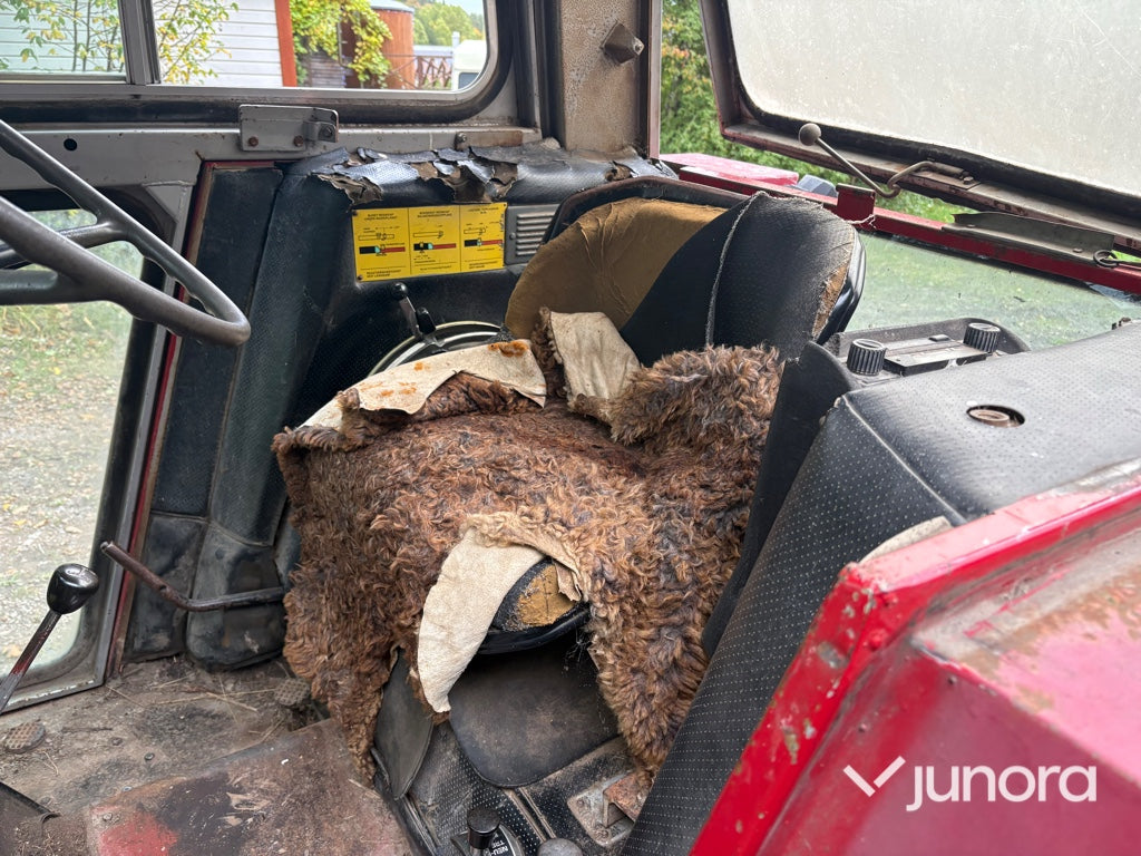 Traktor - Massey Ferguson 550-2 med lastare