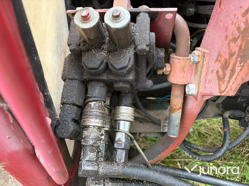 Traktor Massey Ferguson 550-2 med lastare
