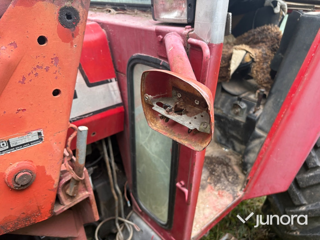 Traktor - Massey Ferguson 550-2 med lastare