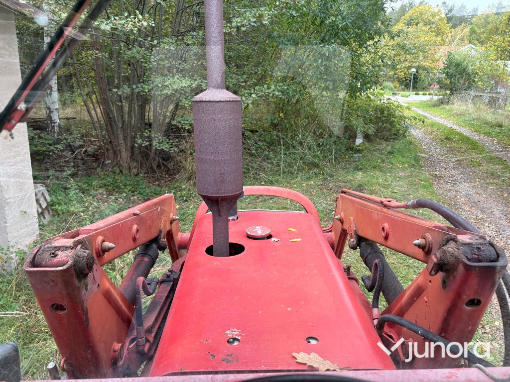 Traktor - Massey Ferguson 550-2 med lastare