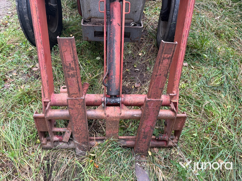 Traktor - Massey Ferguson 550-2 med lastare