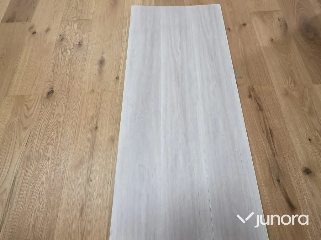Vinylgolv - Ljus ek, 114 m²