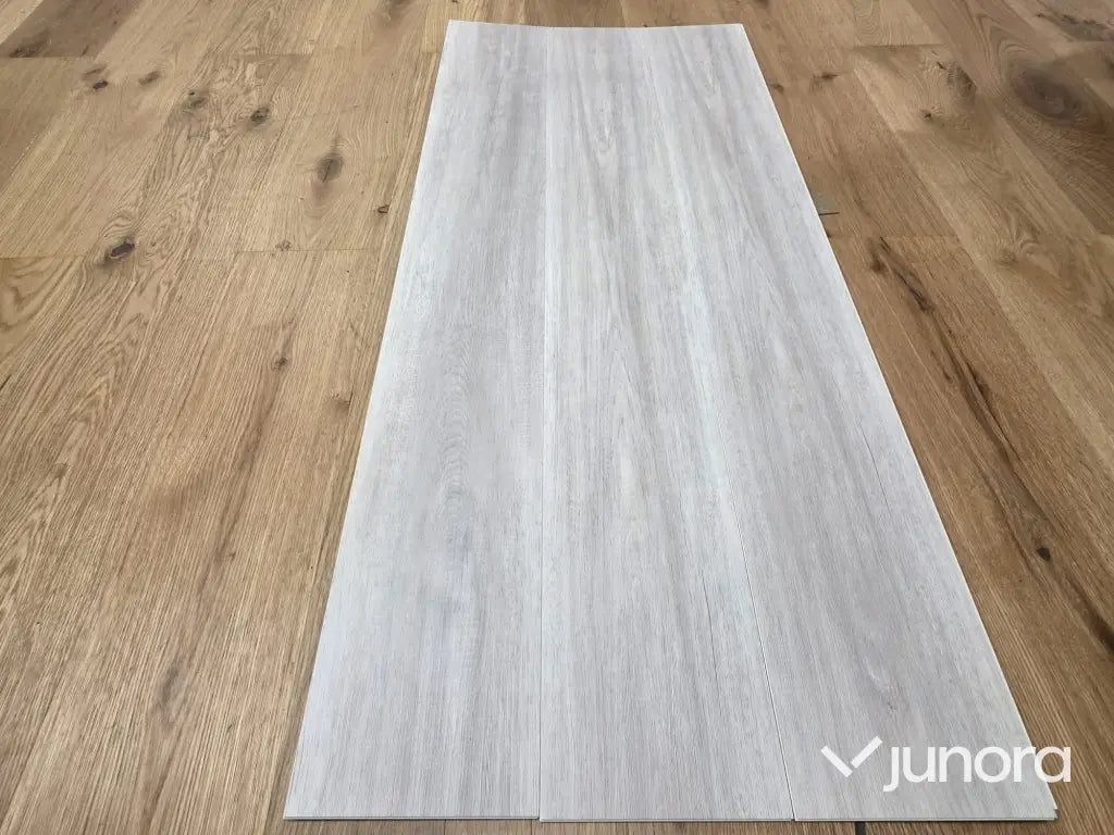 Vinylgolv - Ljus ek, 114 m²