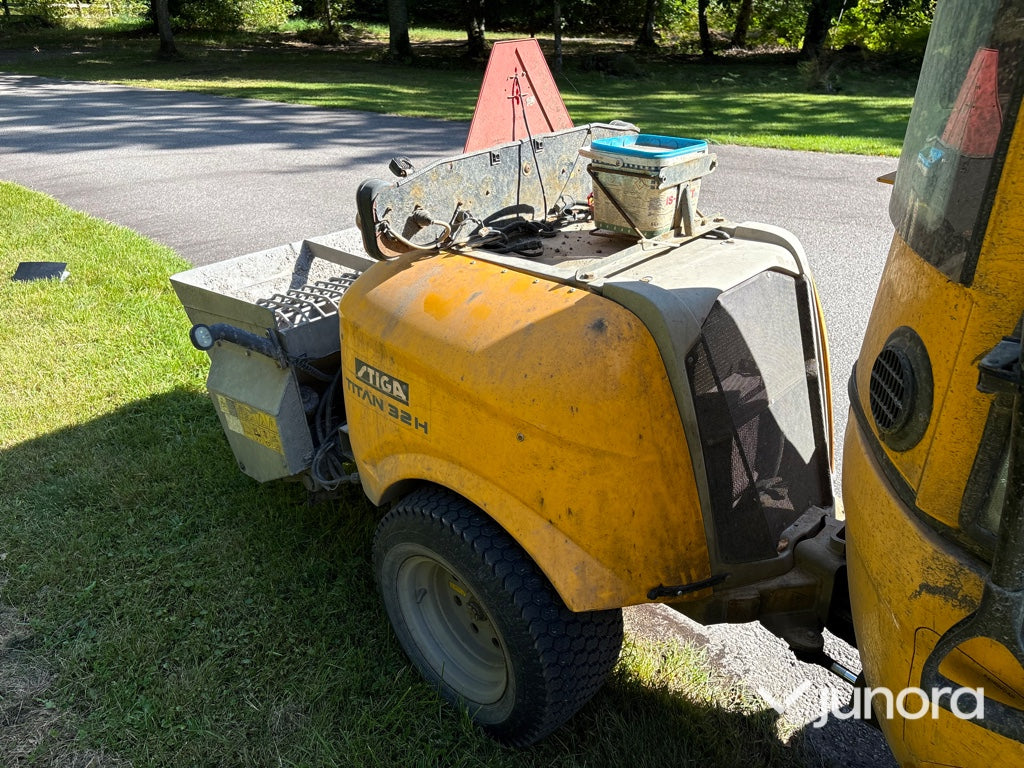 Redskapsbärare - Stiga Titan 32H