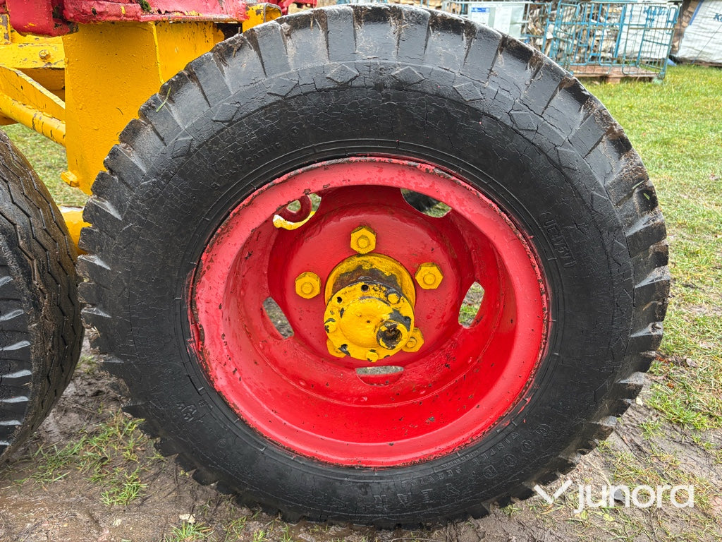 Skogsvagn - med kran