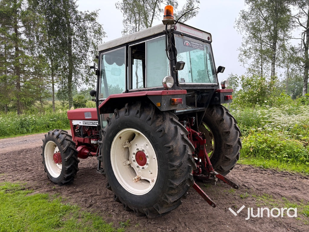 Traktor - International IH, 844 4X4