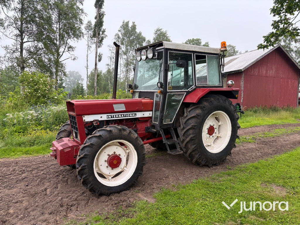 Traktor - International IH, 844 4X4