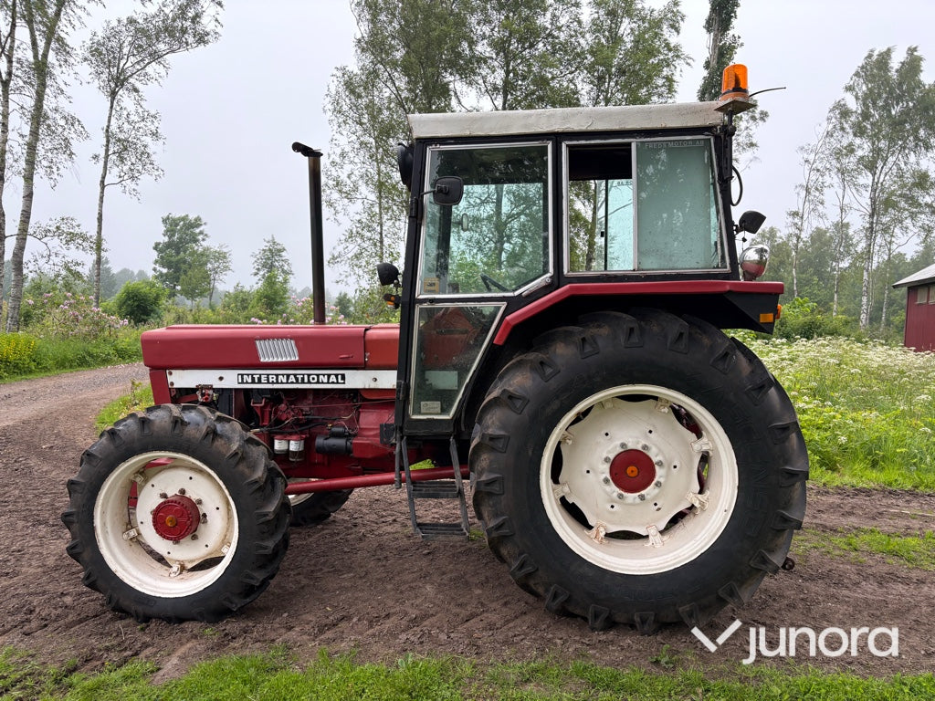 Traktor - International IH, 844 4X4