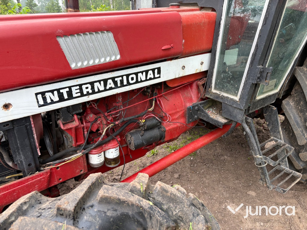Traktor - International IH, 844 4X4