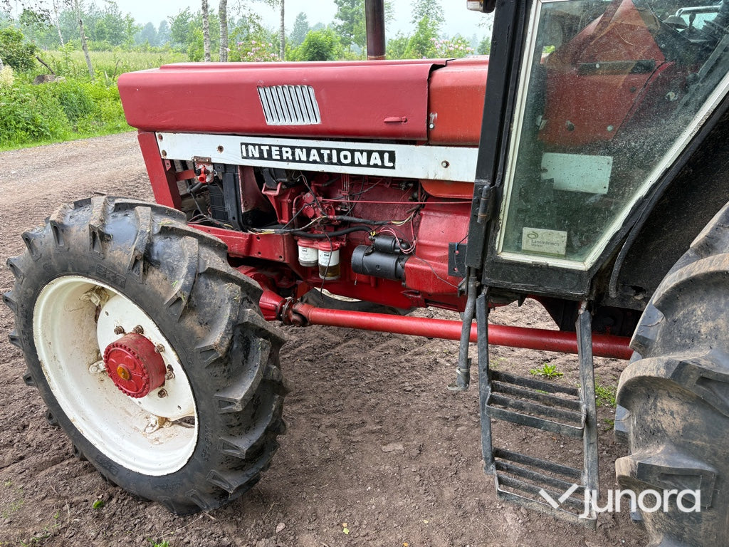 Traktor - International IH, 844 4X4