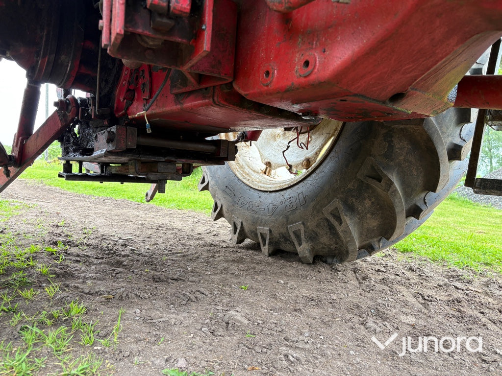 Traktor - International IH, 844 4X4