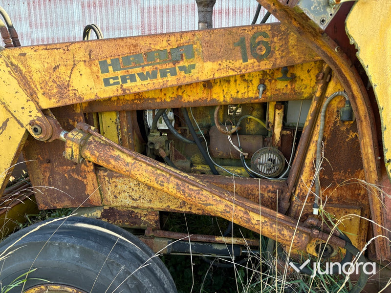Traktorgrävare - 350 Boxer Haragrävare