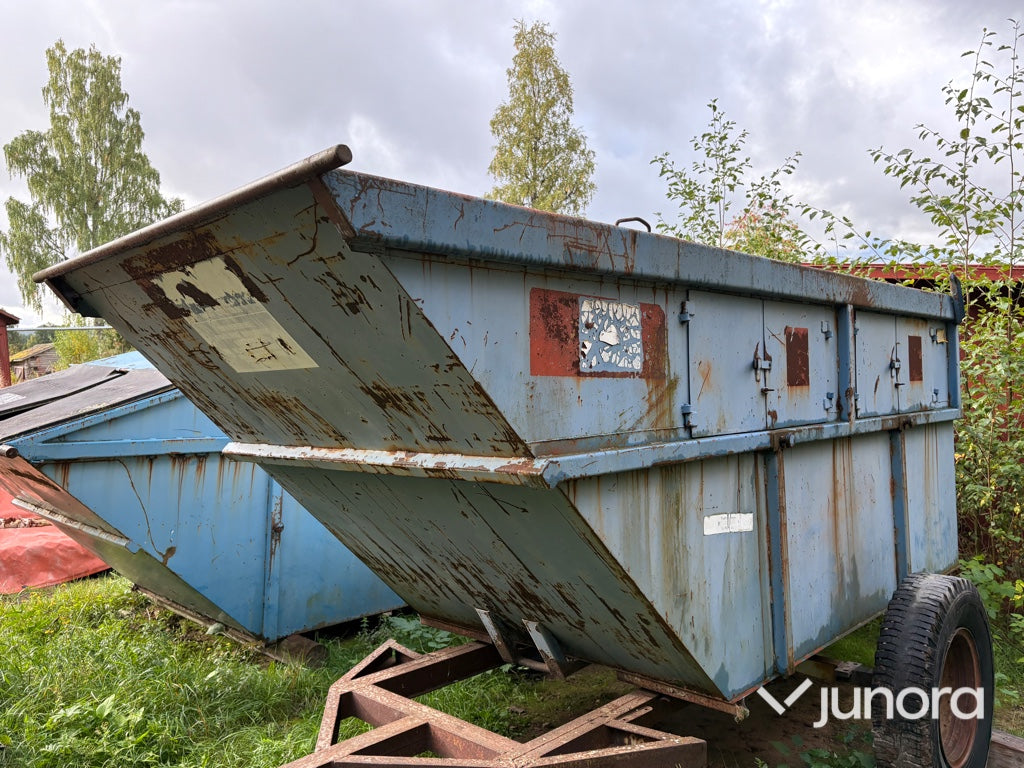 Täckt liftdumpercontainer 10 m3