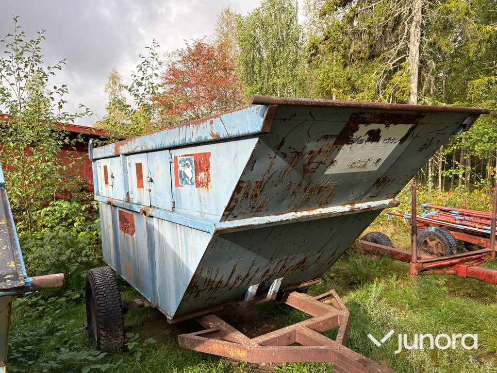 Täckt liftdumpercontainer 10 m3