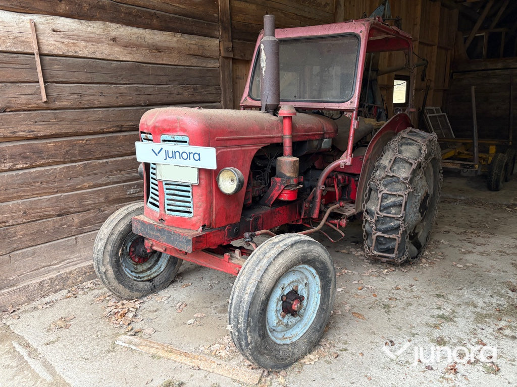 Traktor - Davis Brown, 900, Med vagn och kran