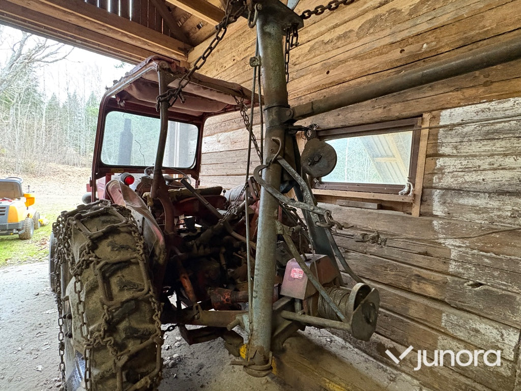 Traktor - Davis Brown, 900, Med vagn och kran