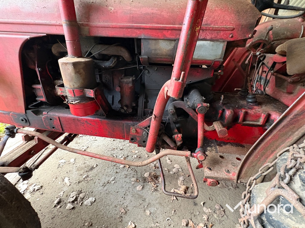 Traktor - Davis Brown, 900, Med vagn och kran
