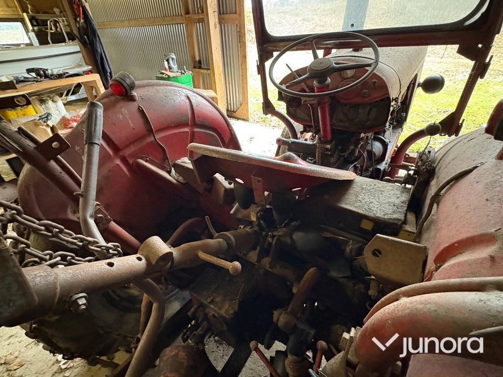 Traktor - Davis Brown, 900, Med vagn och kran