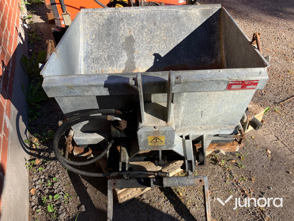 Holder C240 redskapsbärare