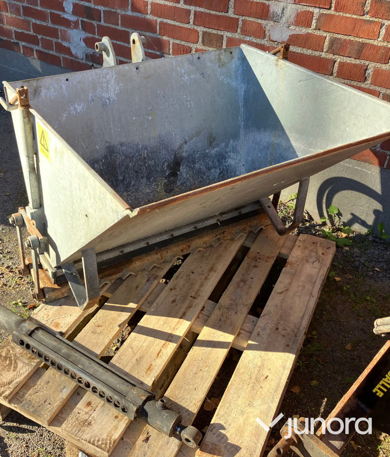 Holder C240 redskapsbärare