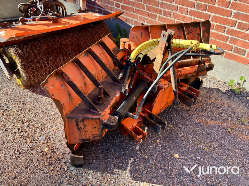 Holder C240 redskapsbärare