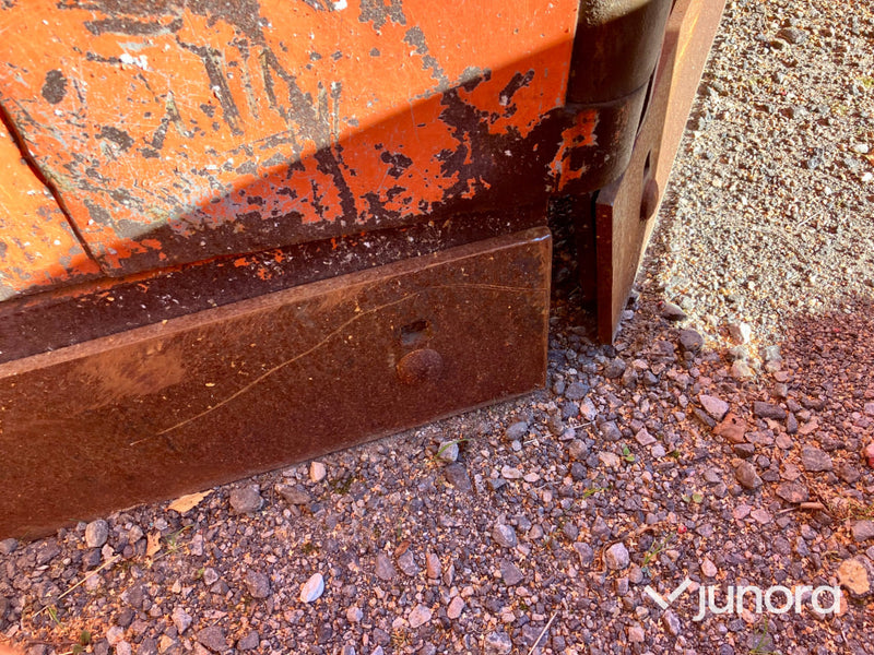 Holder C240 redskapsbärare