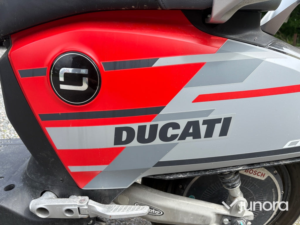 Elmoped - Super, Soco