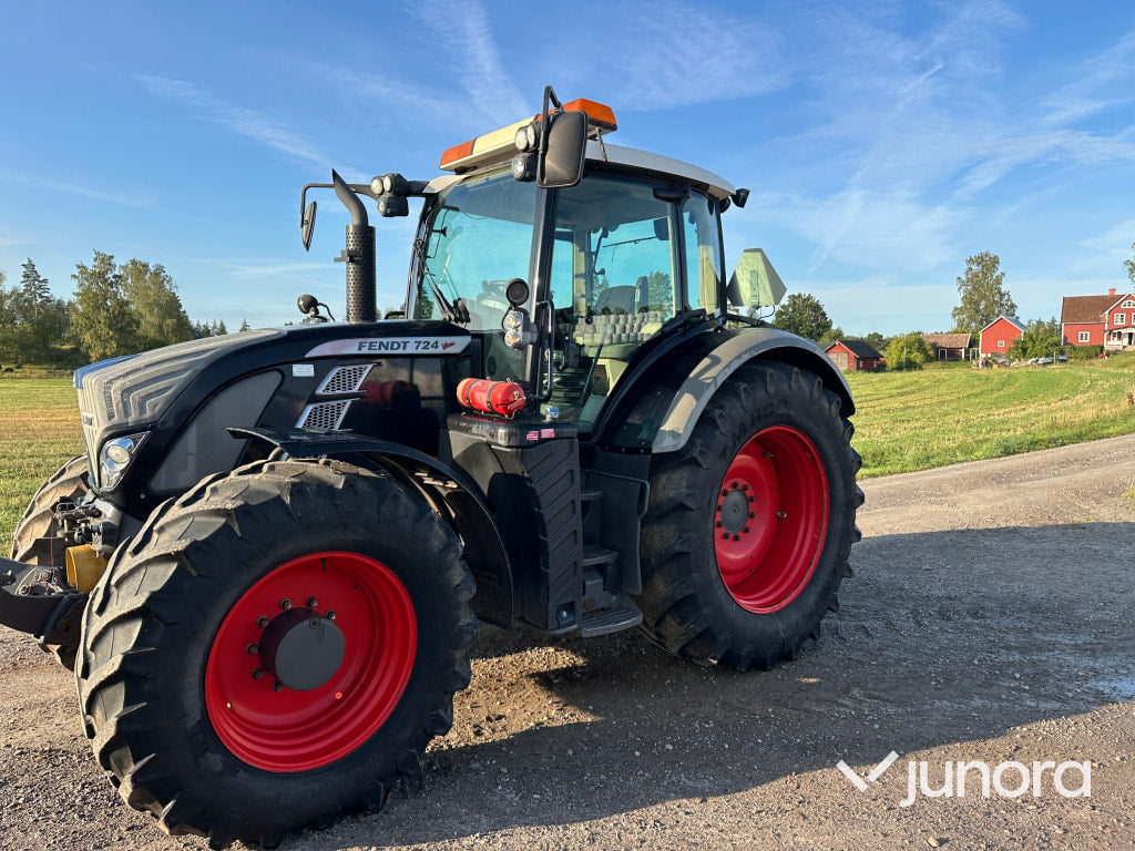 Fendt 724 vario med frontlyft & pto