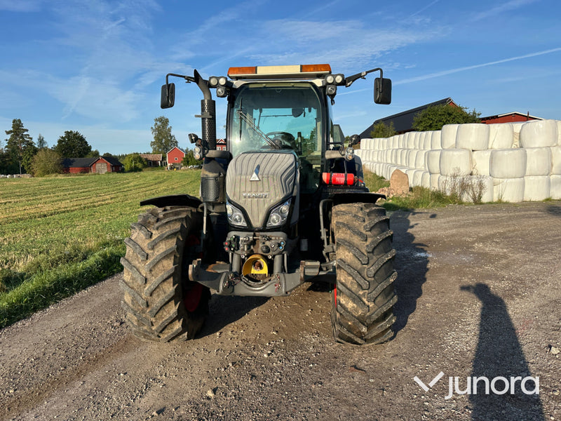 Fendt 724 vario med frontlyft & pto
