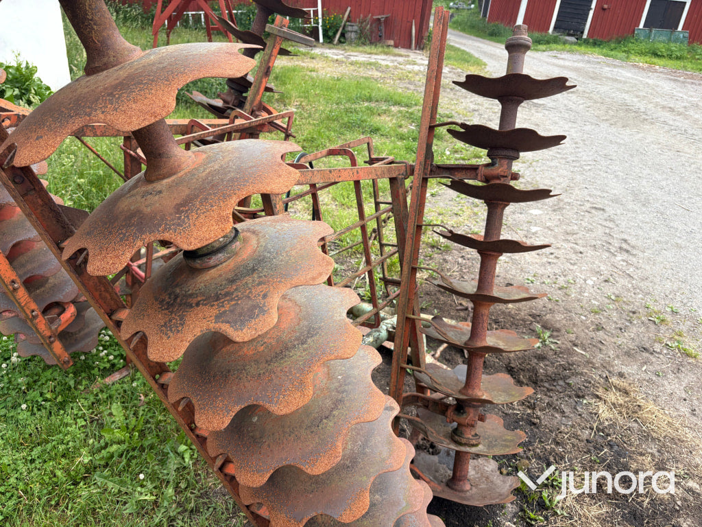 Skålsvans/Tallriksharv Kvernelands