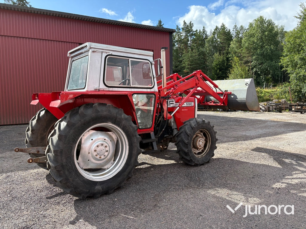 Lastartraktor Massey Ferguson 590