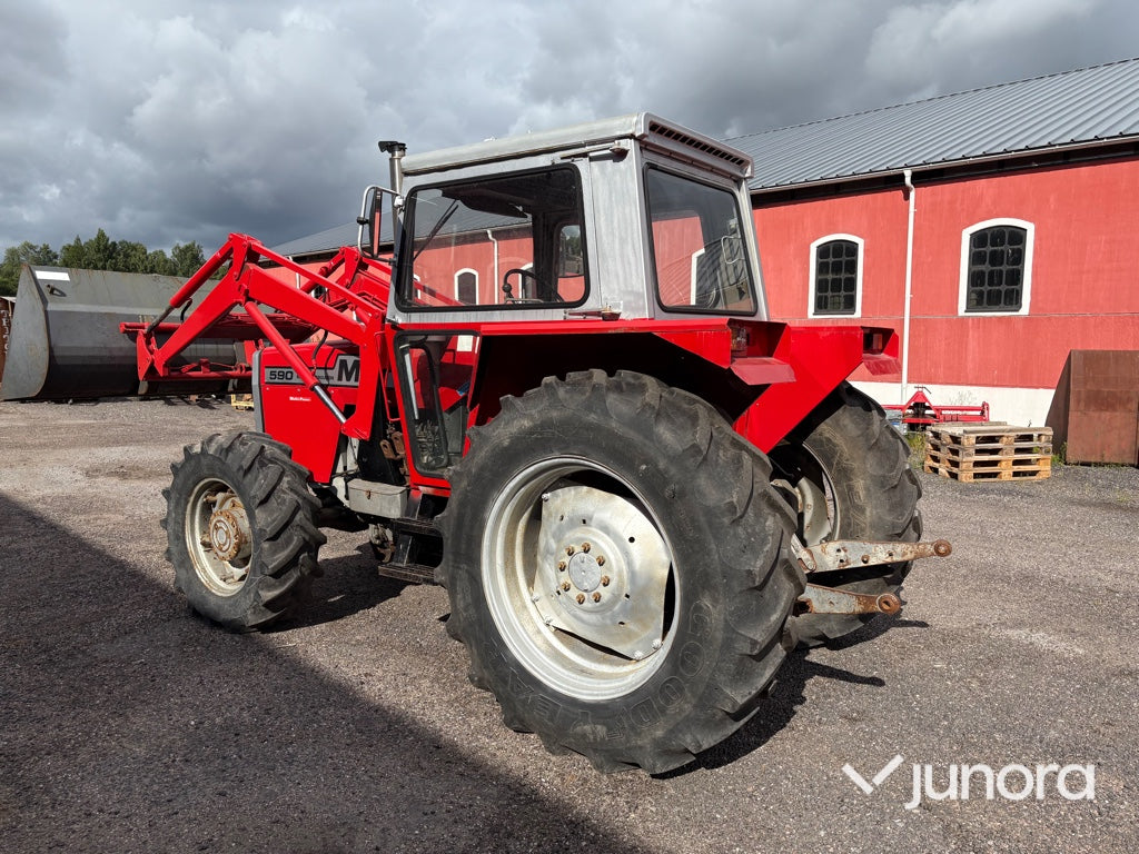 Lastartraktor Massey Ferguson 590