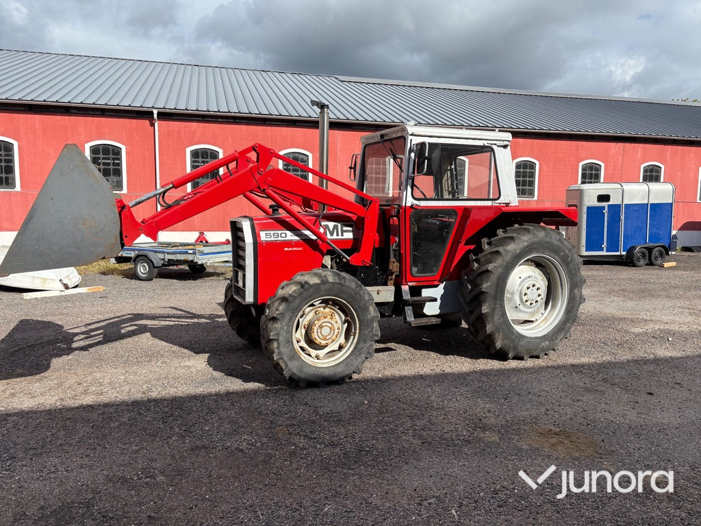 Lastartraktor Massey Ferguson 590